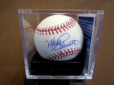MIKE SCHMIDT PHILADEPHIA PHILLIES HOF SIGNED AUTO BASEBALL PSA/DNA GRADED 9.0 - Image 1 of 4