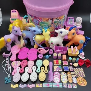 Großes Konvolut My Little Pony Zubehör + 5 Figuren Frühlingskorb Anfang 2000er - Bild 1 von 23
