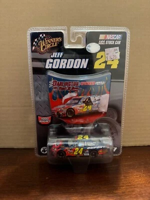 Jeff Gordon Darlington Race Win Dupont 2007 1:64 coche WC Winner Circle Foto 1 de 2