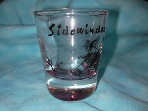 Rosefarbenes Schnapsglas Sidewinder Tucson Arizona Rassel Schlange Cowboy Revolverheld - Bild 1 von 7