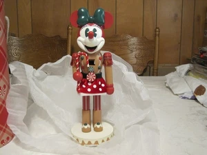 Cascanueces de madera Hallmark Disney Holiday Minnie Mouse 2025 - Imagen 1 de 24