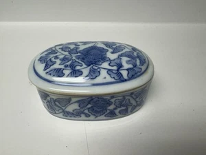 Vintage Asian Blue & White Oval Porcelain Trinket Box, China - Picture 1 of 8