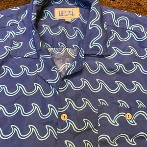 Uzzi Amphibious Gear Shirt Men Size XL Blue Surf Waves Button Front Hawaiian - Picture 1 of 10