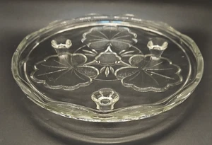 Vintage Glass 3-Footed Gateaux Cake Plate with Leaf design - 23.5 cm Diameter - Picture 1 of 3
