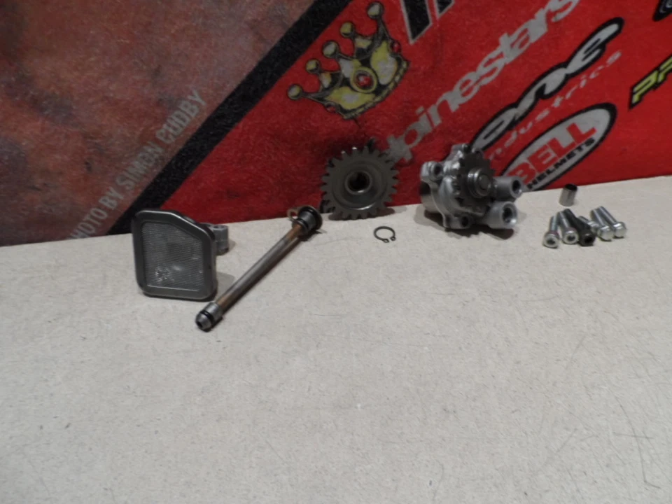 2008 YAMAHA YZ 250F OIL PUMP  08 YZF 250 - Imagem 1 de 1