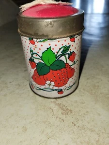 Vintage Erdbeer Duftkerze in entzückender Erdbeerdose - Bild 1 von 7