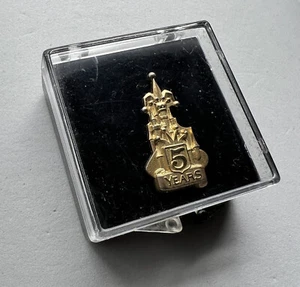 Disney DLP Paris Disneyland Castle - 5 Year Service Award - Cast Exclusive Pin - Bild 1 von 2