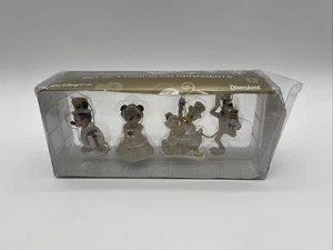 JUEGO DE 4 ADORNOS NAVIDEÑOS VICTORIANOS DISNEY: MICKEY MINNIE DONALD DAISY GOOFY - Imagen 1 de 6