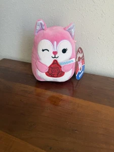2023 Squishmallows Valentine Hershey Varity der Husky Hund küsst Plüschpuppe 5 Zoll - Bild 1 von 4