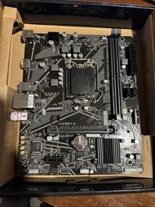 GIGABYTE H410M K scheda madre Intel 10a generazione Q470 LGA 1200 mATX DDR4 - Foto 1 di 4