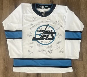2023-24 Winnipeg Jets Team Signed Jersey JSA LOA Size 54 Connor Hellebuyck - Picture 1 of 6