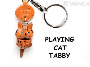 Portachiavi/fascino/regalo in pelle 3D Tabby gatto che gioca fatto a mano VANCA Giappone #56401 - Foto 1 di 10