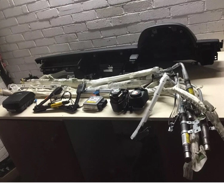 LAND ROVER DISCOVERY 4 BLACK AIRBAG KIT 2010-2016 DASHBOARD ETC ✅✅✅ - Image 1 of 1