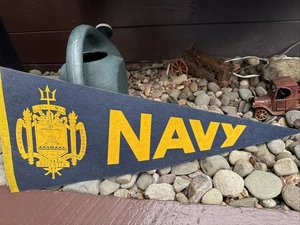 Vintage United States Naval Academy Navy Filz gelb & Navy Wimpel mit Wappen - Bild 1 von 4