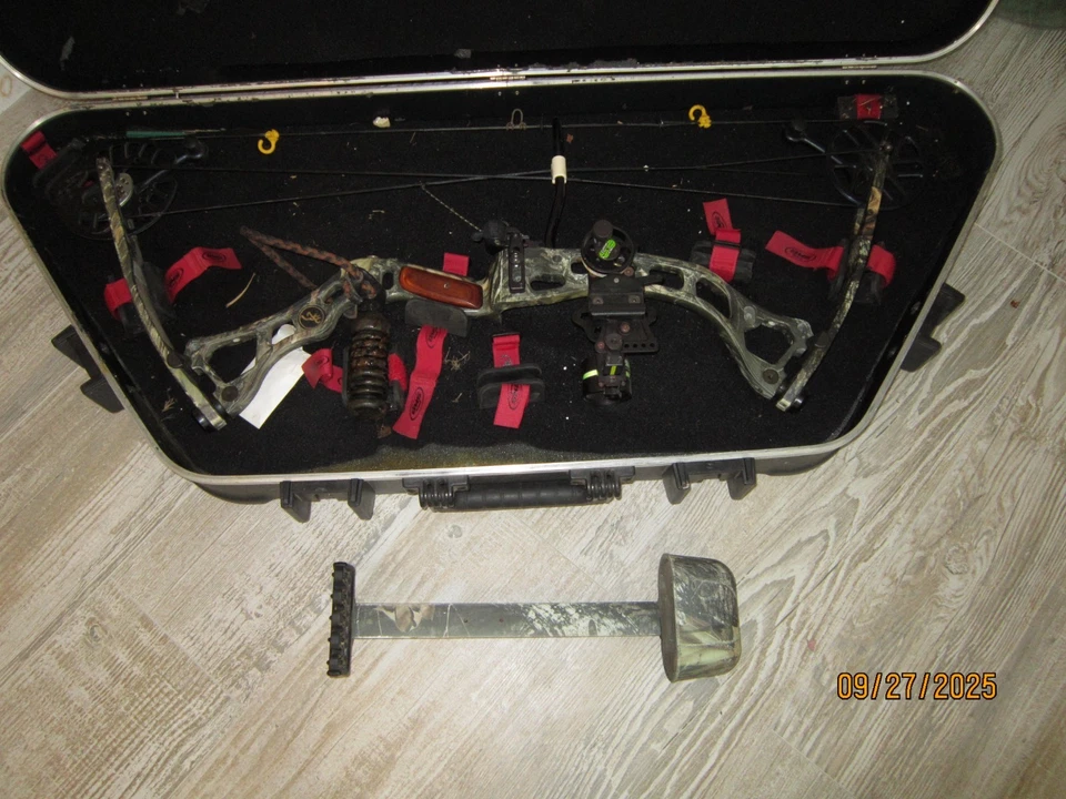 Arco compuesto camuflado Browning Illusion en estuche rígido con bloqueo SKB Freedom con llave Foto 1 de 4