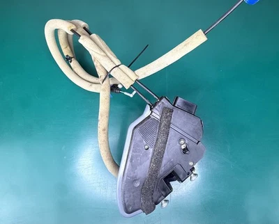 Atuador de trava de porta traseiro esquerdo Nissan Altima 2013-2018 82501-3TA0A FABRICANTE DE EQUIPAMENTO ORIGINAL - Imagem 1 de 4