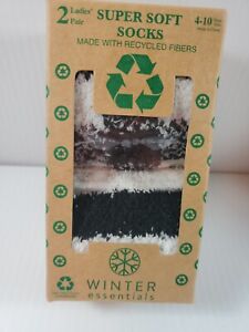 Winter Essentials Black White Super Fuzzy Soft Socks Woman Size 4-10 Plaid