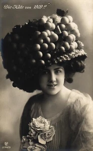 Dame mit Hut, Foto-AK "Die Hüte von 1909" - Picture 1 of 2