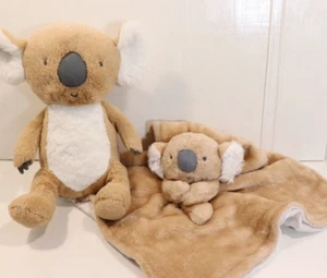 Baby Carters Lovey Koala Bears Peluche Set Morbido 9" Giocattolo da Canto e Confezione 12" - Foto 1 di 8