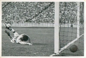 FOOTBALL FUSSBALL CALCIO TOR GOAL BUT ITALY NORWAY OLYMPIC GAMES 1936 IMAGE CARD - Picture 1 of 2