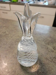 Beautiful Signed STUEBEN Art Glass Encased White Swirl 7" Pineapple Paperweight - Imagen 1 de 14
