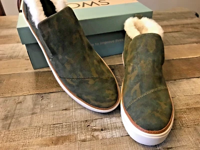 Toms Wms 尺码 11 Paxton 人造毛皮修剪运动鞋 绿色迷彩麂皮绒懒人鞋 — 第 1/4 张图片