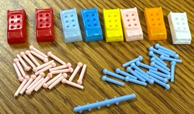 Винтажные запасные части для настольной игры The Game Of Life — 8 автомобилей и колышки для 42 человек - Изображение 1 из 2