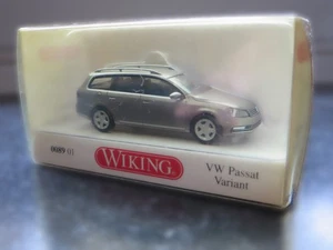 Wiking 0089 Volkswagen Passat Variant Kombi B7  silbermetallic - Bild 1 von 1