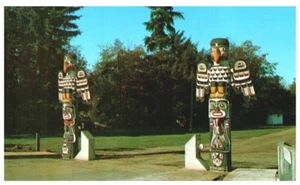 TOTEM POLES,ENTRANCE TO LEWIS PARK,COURTENAY,BC,CANADA.VTG POSTCARD*C1 - Picture 1 of 2