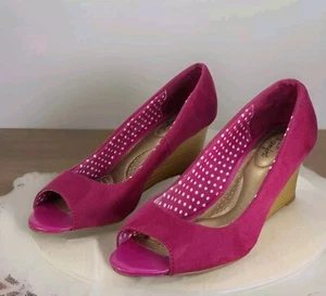 DEXFLEX COMFORT WOMENS 8.5W RASPBERRY PINK FAUX SUEDE PEEP TOE WEDGE HEELS CUTE - Picture 1 of 23