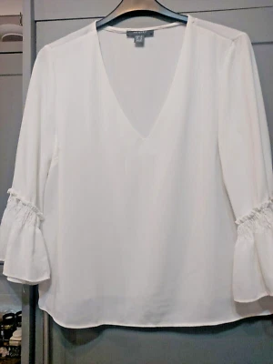 BNWT**PRIMARK**SUPERB LADIES WHITE V-NECK 3/4 SLEEVE BLOUSE**SIZE 16 - Image 1 of 4