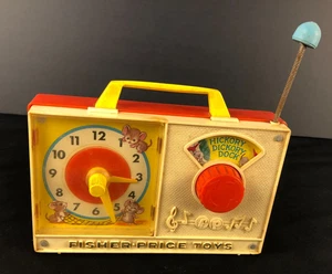 Vintage 1971 Fisher Price Hickory Dickory Dock Wind Up Music Clock Radio Tested - Picture 1 of 6