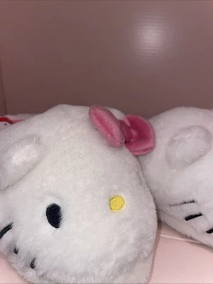 Zapatillas para mujer Hello Kitty sin cordones de felpa talla 7/8 Sanrio nuevas con etiquetas funciona pequeño Foto 1 de 4