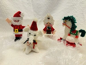 Vtg SET of 4 PLASTIC CANVAS 3D Tabletop FIGURES SANTA MRS. CLAUS Mouse Horse - Picture 1 of 6
