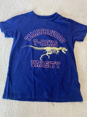 Camisa de dinosaurio Crewcuts azul que brilla en la oscuridad talla 6-7 Foto 1 de 3