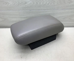 2011-2020 JEEP GRAND CHEROKEE OEM CENTER CONSOLE LEATHER LID STORAGE ARMREST USB - Picture 1 of 19