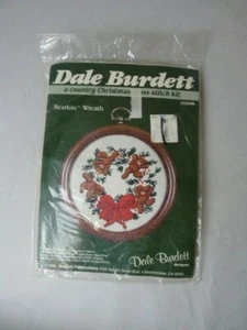 Dale Burdett Country Weihnachtsschmuck Kreuzstich Set Bärchenkranz NEU - Bild 1 von 2