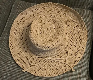Women’s Straw Hat Rattan Wicker Wide Brim Sun Hat Liz BOW Claiborne NEW - Picture 1 of 10