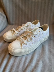Converse Women Chuck Taylor All Star Lift Platform Low Laced Daisy Cord Gr. 41,5 - Bild 1 von 1