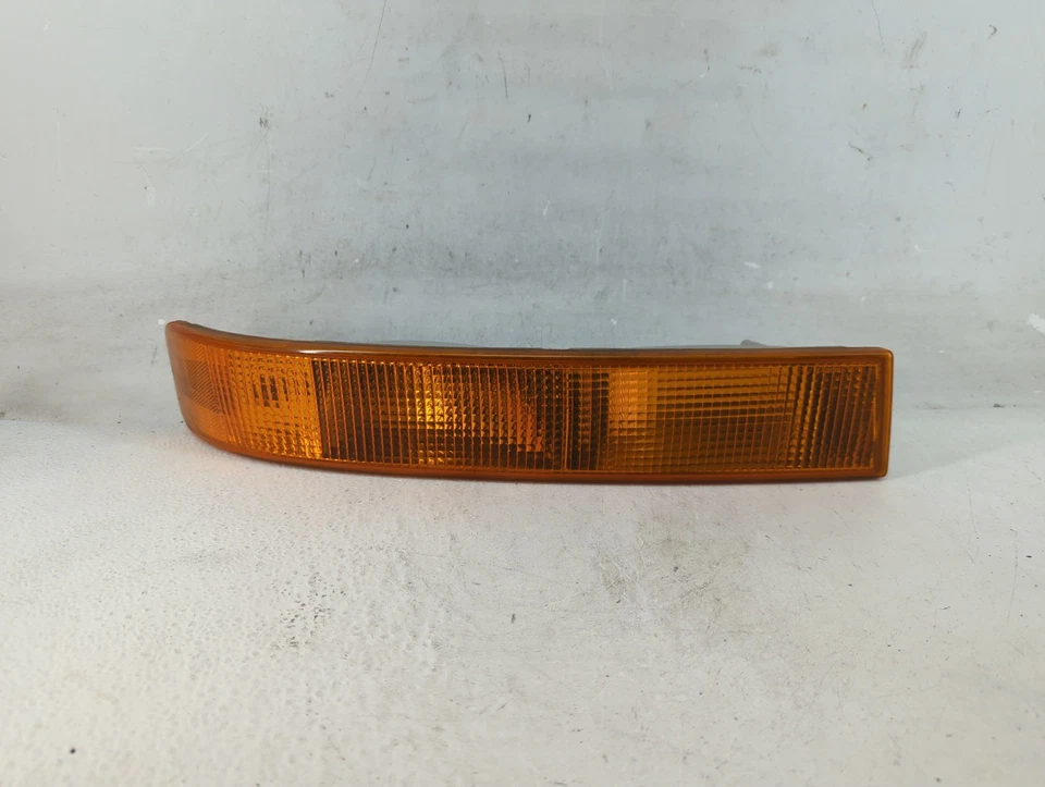 Chevrolet Express 3500 2003-2022 pasajero derecho OEM luz delantera lámpara GTHUO Foto 1 de 4