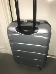 Samsonite Suitcase MEDIUM SUITCASE .USED BUT STILL IN ITS EXCELLENT CONDITION - Picture 1 of 8