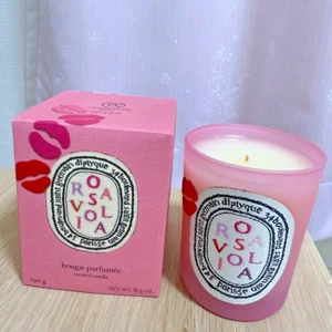Diptyque x Olympia Le-Tan Aroma Candle Rosaviola 190g/6.5oz - Picture 1 of 3