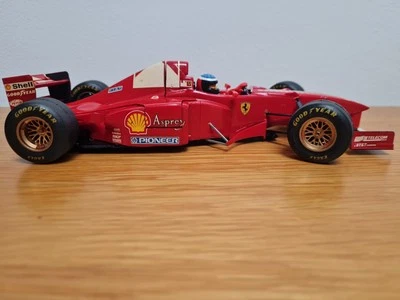 Modelo de coche hecho en F1. Ferrari Team Car, MICHAEL SCHUMACHER'S FERRARI F1 CAR.  Foto 1 de 4