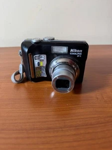 Nikon Coolpix P1 Digitalkamera 8MP Zoom 3.5X - funktionsfähig - Bild 1 von 9