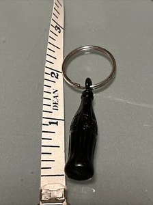 Botella de Coca Cola de plástico de colección con anillo de metal plateado llavero relleno de medias - Imagen 1 de 8