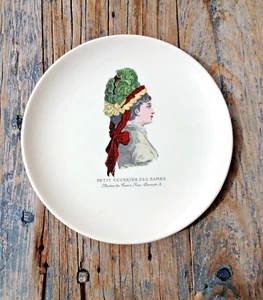 KERAMIKPLATTE GIEN FRANCE PRIMEFLEUR FINE PETIT COURRIER DES DAMES MODES PARIS - Bild 1 von 6