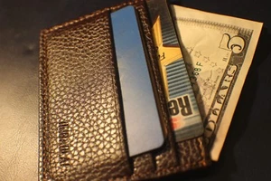 Mini PORTAFOGLIO 6 slot per carte di credito più slot per contanti al centro VENDITORE USA 4,1 x 3" - Foto 1 di 10