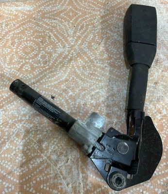 2001-2003 BMW 525i 530i Front Right SEAT BELT Buckle Receiver 8257798 OEM BTC Foto 1 de 4