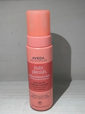 Espuma para tratamiento de peinado Aveda Nutriplenish 6,7 oz Foto 1 de 3