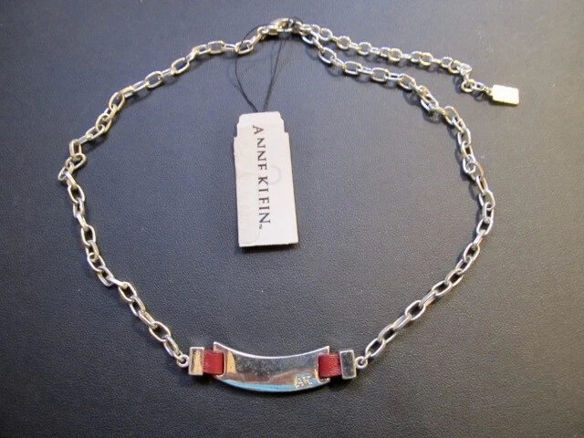 Colar de barra Anne Klein tom prata estampado AK com etiquetas - Imagem 1 de 4